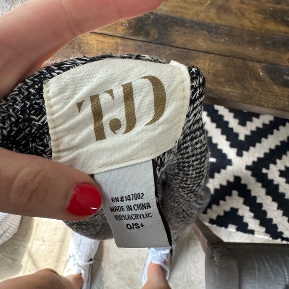 The Jetset Diaries Knit Poncho Black White OS - Picture 4 of 5